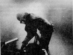 Figure 1. Sandblaster working in the dusty atmosphere created by airborne particles of silica sand