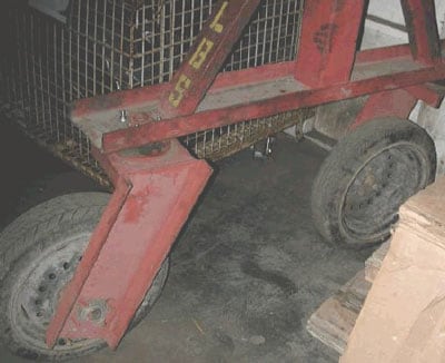 Vehicle wheels and tires were attached to the gantry crane at the ends of the horizontal bars