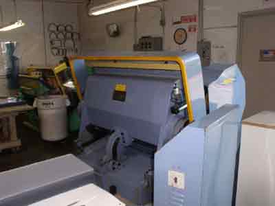 molding press in closed position
