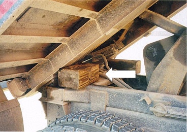photo shows wooden alternative after-market body prop in place under truck body