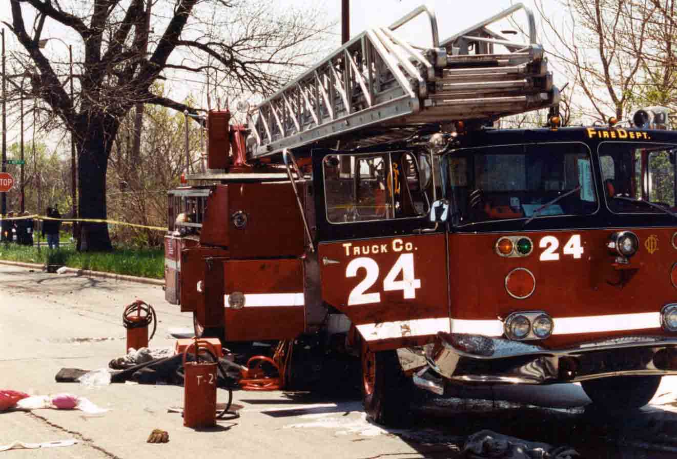 Photograph of the Truck 24 (Hook and Ladder) involved in this incident.
