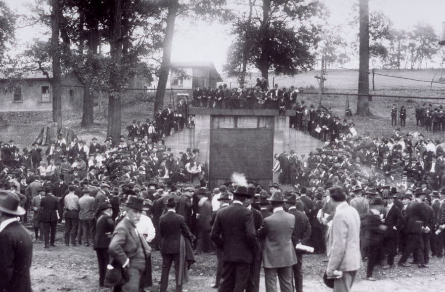 Old photograph depicting a crowd at the dedication ceremony of the Experimental Mine.