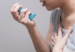 Person holding an inhaler