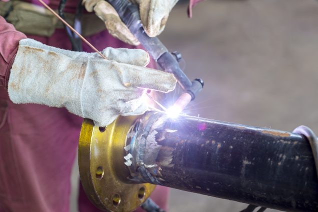 Hands welding pipe