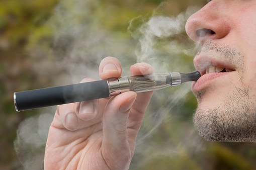 male with ecigarettes
