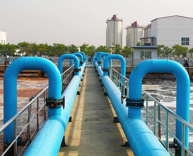 Water treatment tank with waste water with aeration process