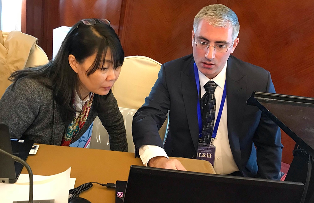 Dr. Brett Petersen and Xiaoyue Ma from US CDC review the national level SARE scores.