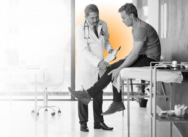 photo of a patient seeing a doctor for knee pain