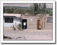 A house in southern Peru with unmortared brick, is susceptible to triatomine infestation.