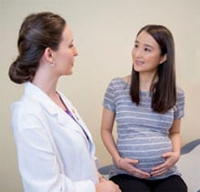 Doctor talking to pregnant woman