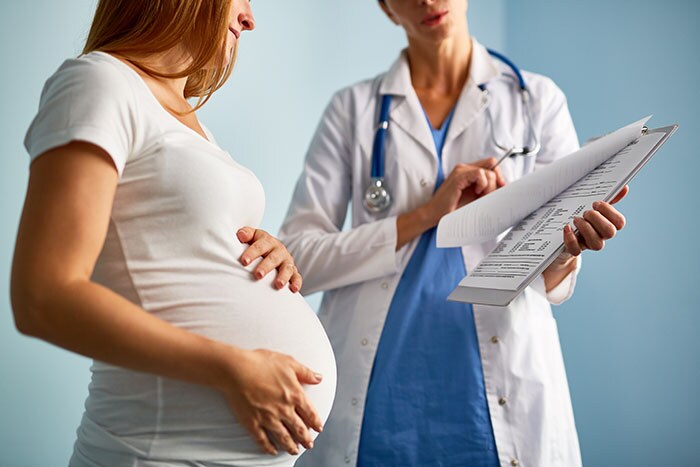 Doctor taking to pregnant woman