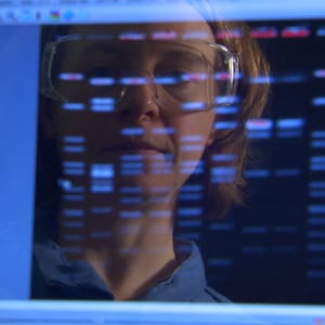 PulseNet scientist reviews DNA fingerprints