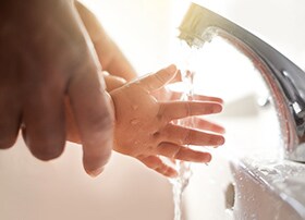 washing child hands