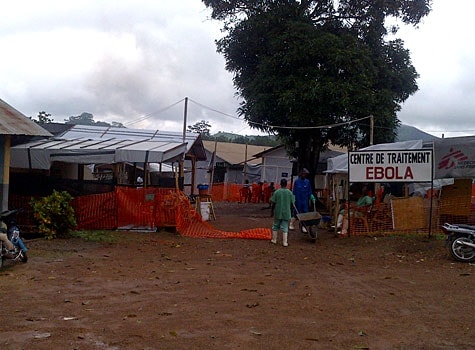 Centro de Tratamiento de la Enfermedad del Ébola de Médicos sin Fronteras en Guekedou, Guinea