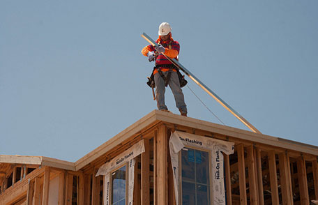 Prevenga las caídas en la construcción