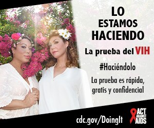 Dos mujeres transgénero posando delante de un árbol de flor de cerezo con flores en su cabello. Lo estoy hacienda. La prueba es rápida, gratis, y confidencial. cdc.gov/Haciendolo #Haciéndolo Act Against AIDS