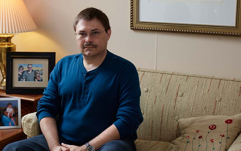 Foto de Mark A., 47 años, California; se le diagnosticó cáncer rectal a los 42 años.