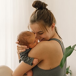 新生儿的母亲接种 TDAP 疫苗以预防百日咳